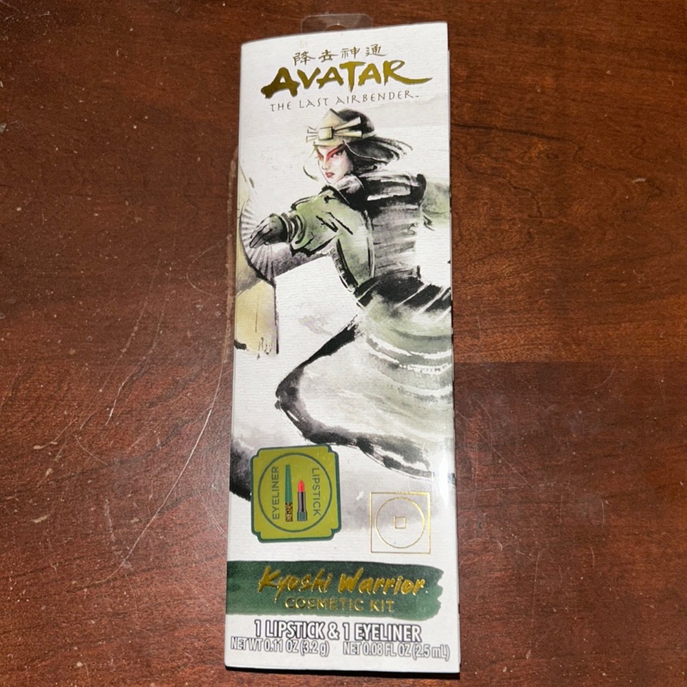 Avatar: The Last Airbender Kyoshi Warrior Cosmetic Kit 1 Lipstick 1 Eyeliner New